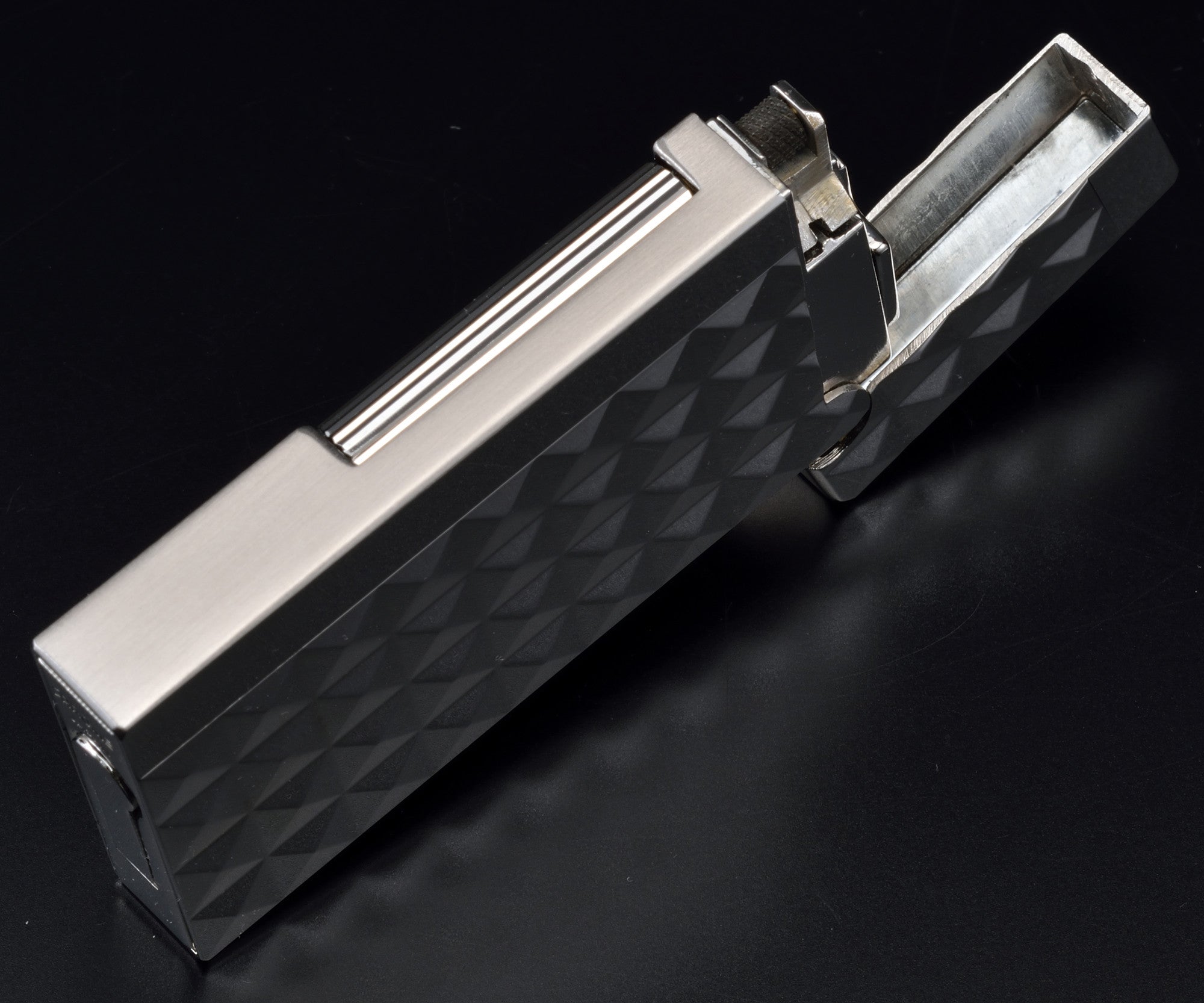 Sarome Flint Cigarette Cigar Lighter SD6A-10 Gun metal/ Lozenged diamond cut